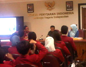 Masyarakat Harus Aktif dan Cerdas Memilih Acara TV 